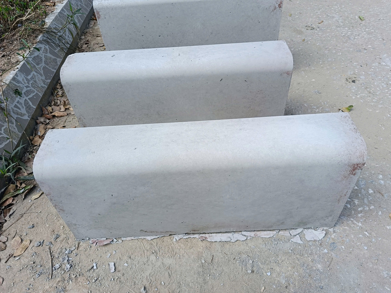 Bó vỉa bê tông 18x53x100cm - Gạch Bắc Việt - Công Ty Cổ Phần Tư Vấn Và Xây Dựng Hạ Tầng Kỹ Thuật Bắc Việt